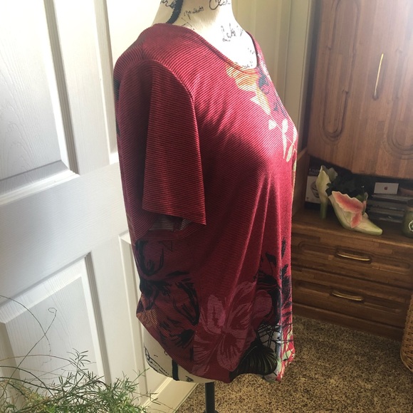 NEW (no tags) Beautiful, Spring Top - Picture 3 of 7